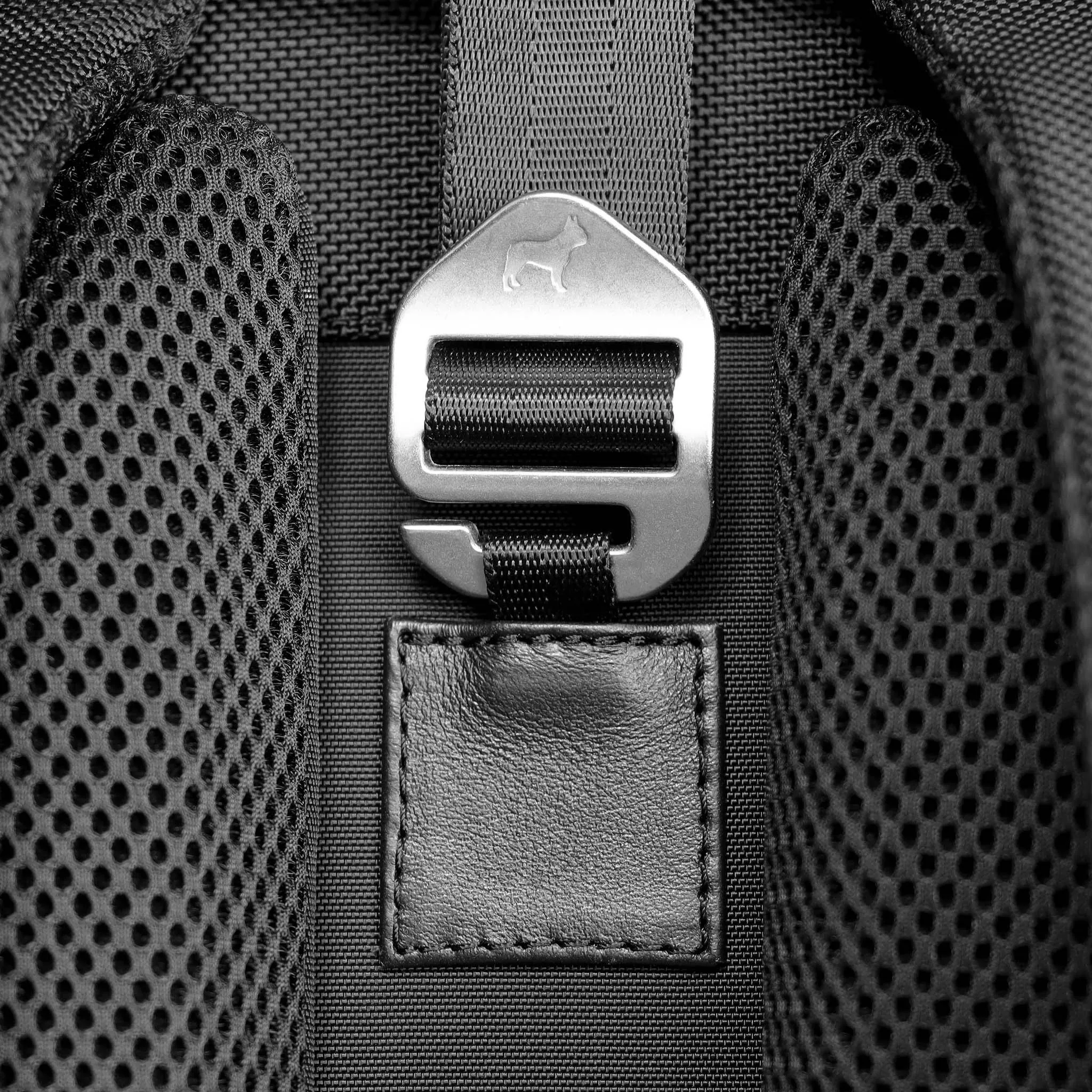 LEATHER ANTI-THEFT SPEED BACKPACK