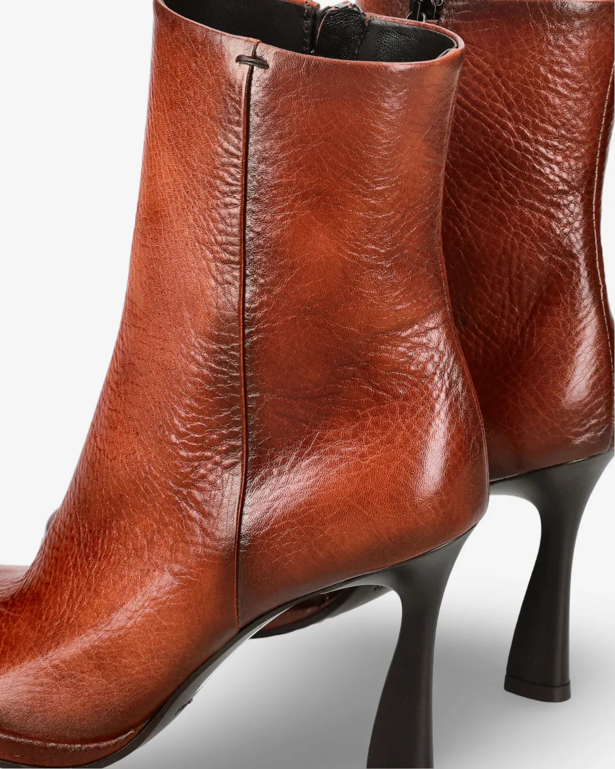 Sole Ankle Boots M6856B in calfskin Atena leather